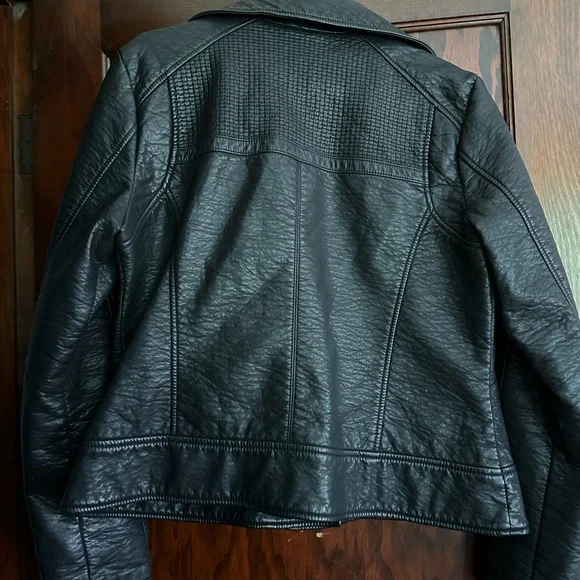 Guess Fitted Leather Jacket with Yellow Gold Details 🖤 Size XL - Picture 4 of 7